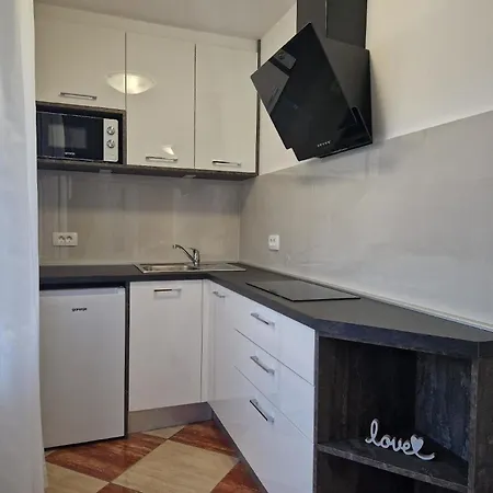 Apartment Modern Eingerichtete Ideal Fuer Junge Paaren Im Zentrum Von Baska (Krk)