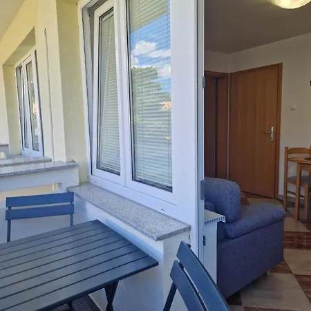 Apartment Modern Eingerichtete Ideal Fuer Junge Paaren Im Zentrum Von *