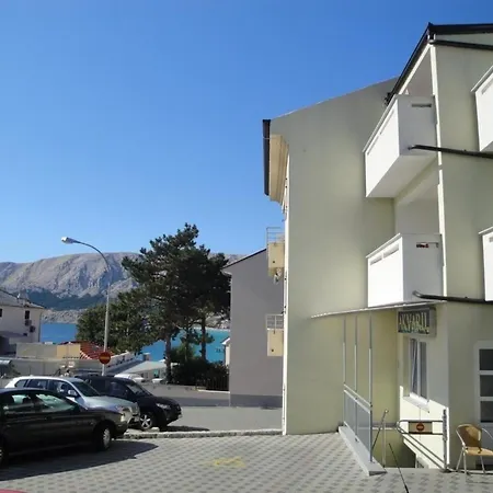 Daire Modern Eingerichtete Ideal Fuer Junge Paaren Im Zentrum Von Baška